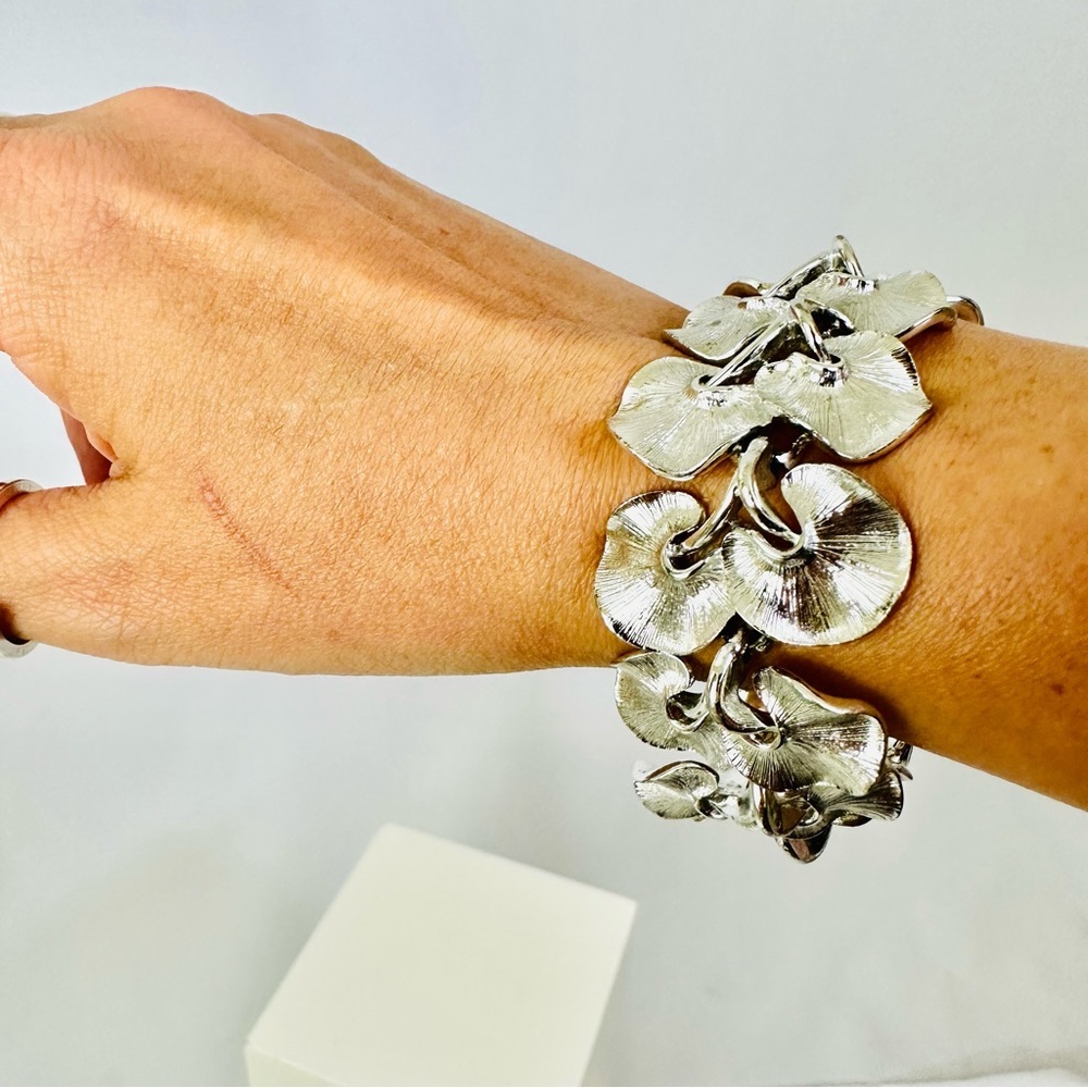 Vintage Lisner Silver Petals Bracelet